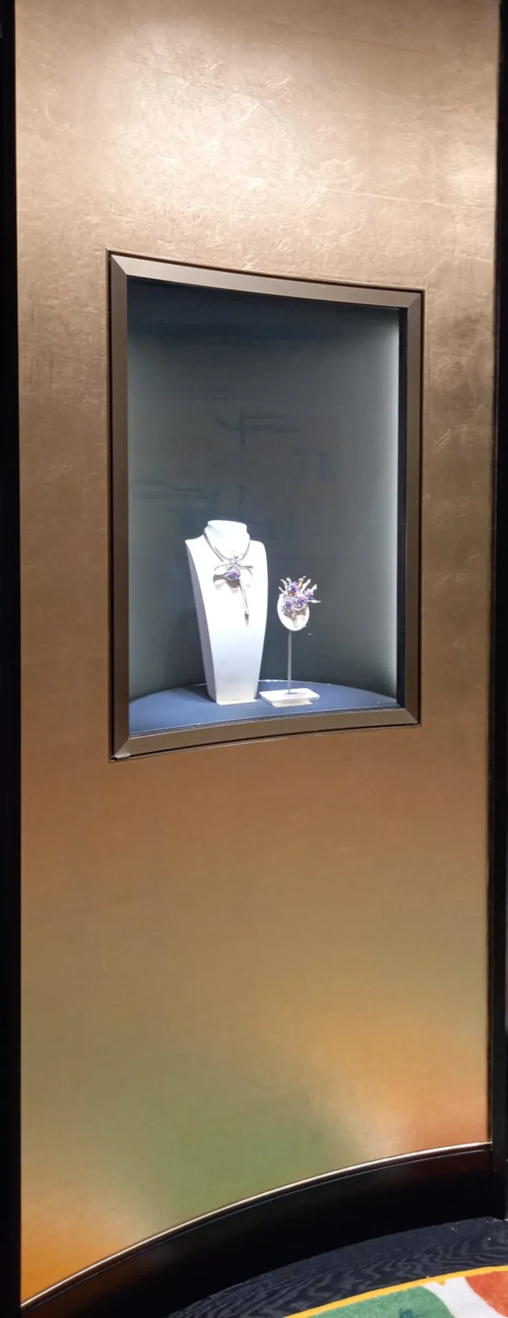 Goldene Wandgestaltung — BARTEKS Atelier